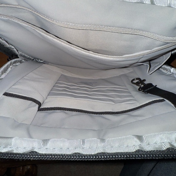 Travelon Anti-Theft Concealed Carry Slim Bag - Picture 3 of 4